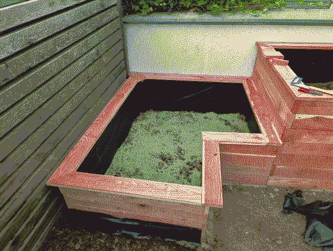 
              The small planter with the topper already attached and filled with gravel
            